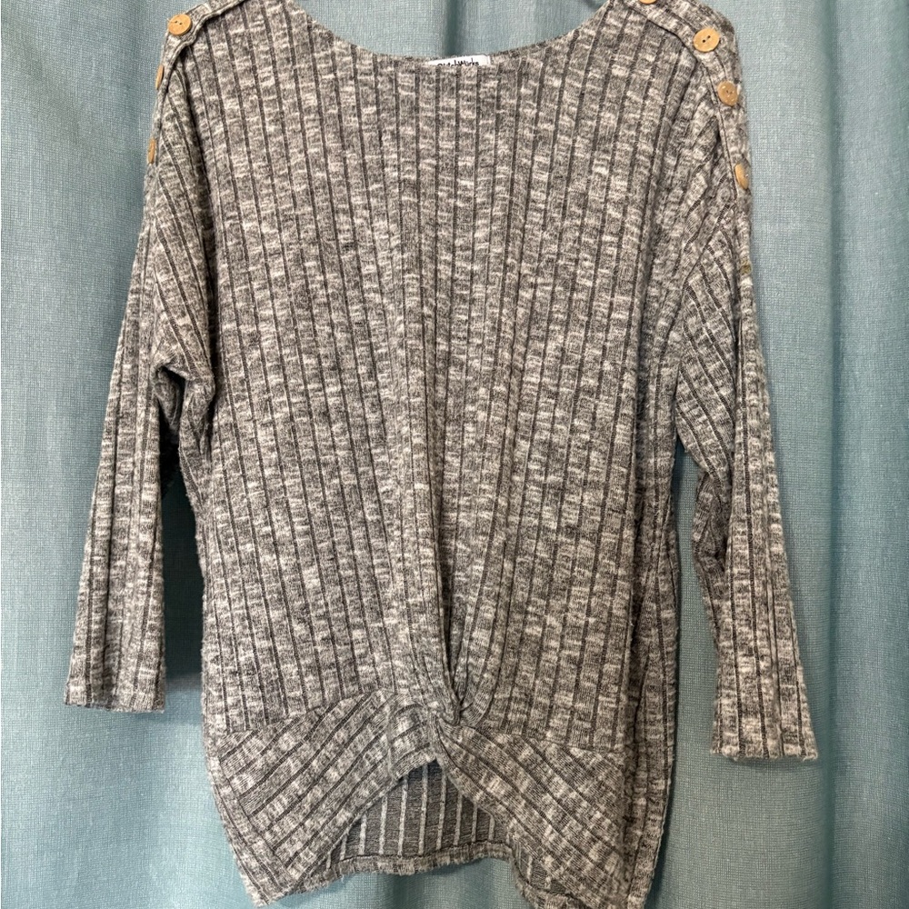 Gray blouse with a cute twist in the front and shoulder buttons